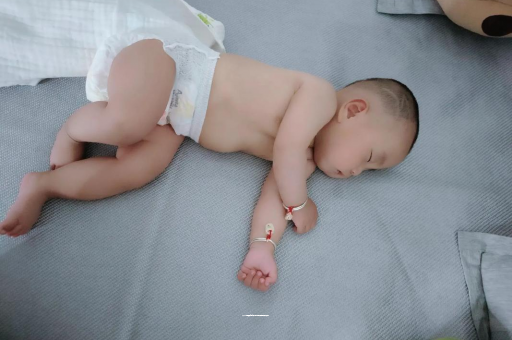 长治三个月宝宝抬头不稳